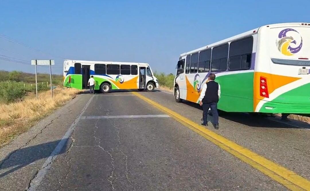 Pobladores de la comunidad de Puente Madera bloquearon la carretera Transístmica por un hombre atropellado. Foto: Especial