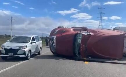 Por fuertes vientos, vuelca tráiler en el Istmo; es el primero que se registra este 2023 en Oaxaca