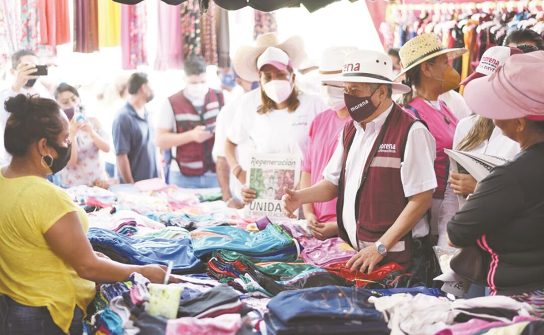 Con chalecos guinda, dirigentes y militantes de ese partido iniciaron en Acapulco campaña para conquistar la gubernatura en Guerrero en espera de que se defina la candidatura mediante una encuesta. Fotos: Salvador Cisneros Silva. EL UNIVERSAL