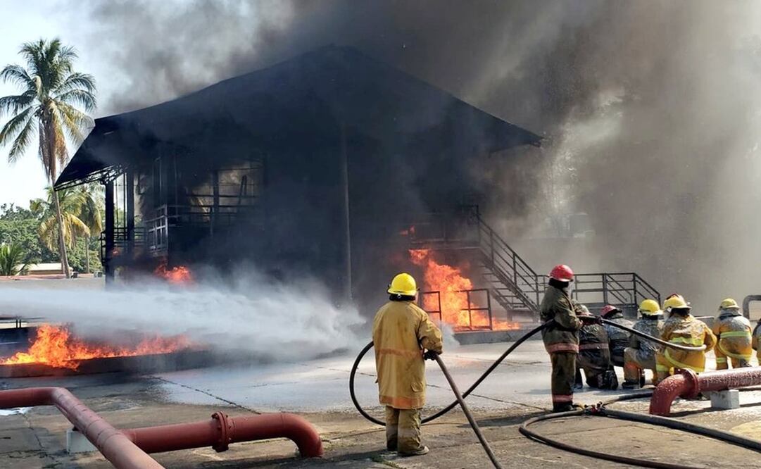 Pemex capacita a personal de Protección Civil en zona afectada por fuga de amoniaco en Oaxaca. Foto: Especial