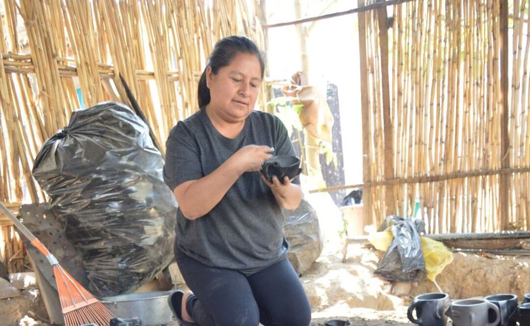 Violencia comunitaria en Oaxaca: A Siria la quieren expulsar de Coyotepec y exhibirla ante la comunidad. Fotos: Mario Arturo Martínez