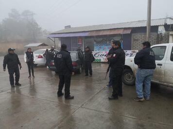 Catean domicilios en Ayutla para dar con instrumentos robados