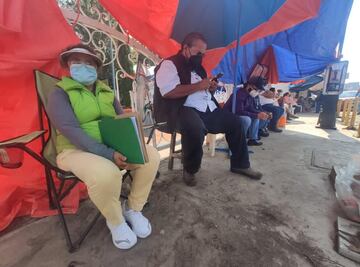 “No hay seguridad de que nos respeten el lugar, nos vamos a quedar toda la noche”, dicen en filas para vacuna en Oaxaca