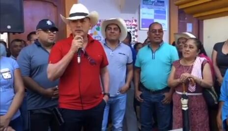 Liberan a mandos de la Policía Estatal de Oaxaca pero sigue bloqueo