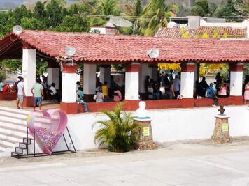 Entregan apoyos de Bienestar sin acatar medidas sanitarias ante epidemia de Covid -19