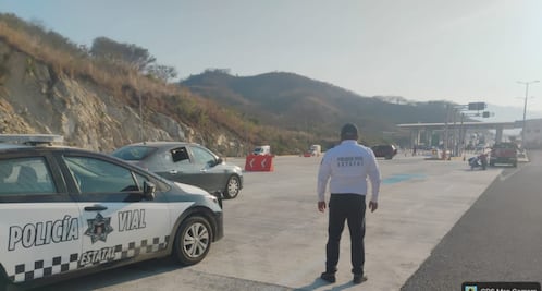 Cumple tres días el bloqueo a la supercarretera Oaxaca-Puerto Escondido; SICT entrega respuesta a demandas 