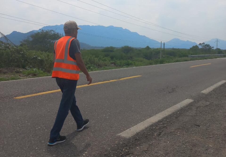 Activista del PRI inicia caminata del Istmo a la capital de Oaxaca; denuncia promesas incumplidas a su comunidad. Fotos: Especiales