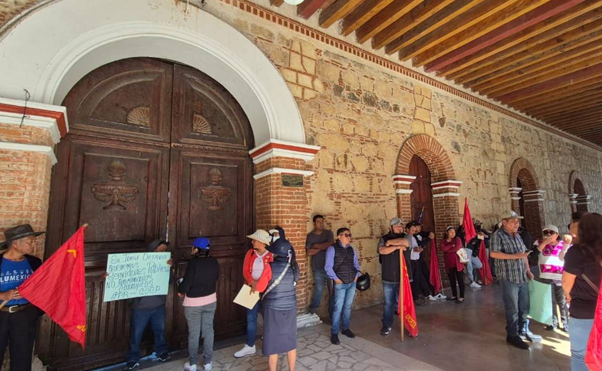 Pobladores toman palacio municipal de Tlaxiaco; piden diálogo y apertura a comerciantes ambulantes