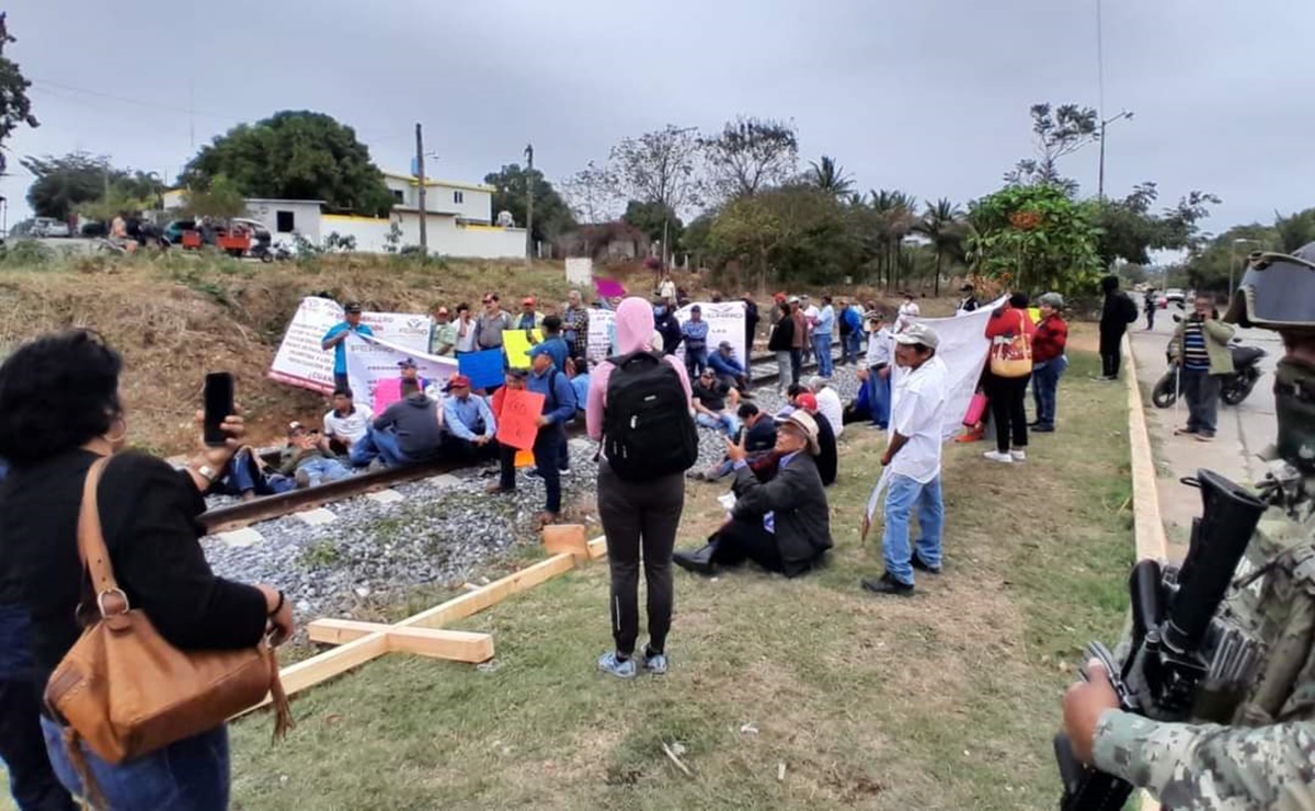 Liberan a dirigente de exferrocarrileros en Oaxaca, tras represión de protesta en Tren Transístmico. Fotos: Especiales
