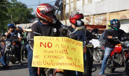 Repartidores se manifiestan con una rodada para exigir seguridad ante incremento de asaltos