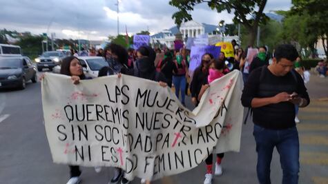 Protestan mujeres en Oaxaca; se registran daños materiales