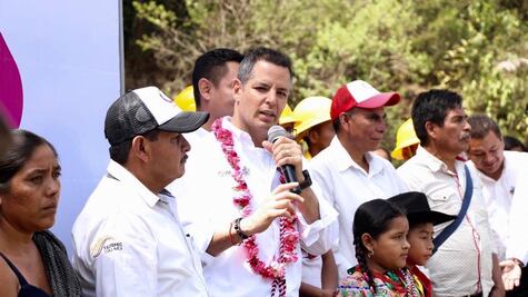 Retienen en Yaitepec a 60 funcionarios estatales