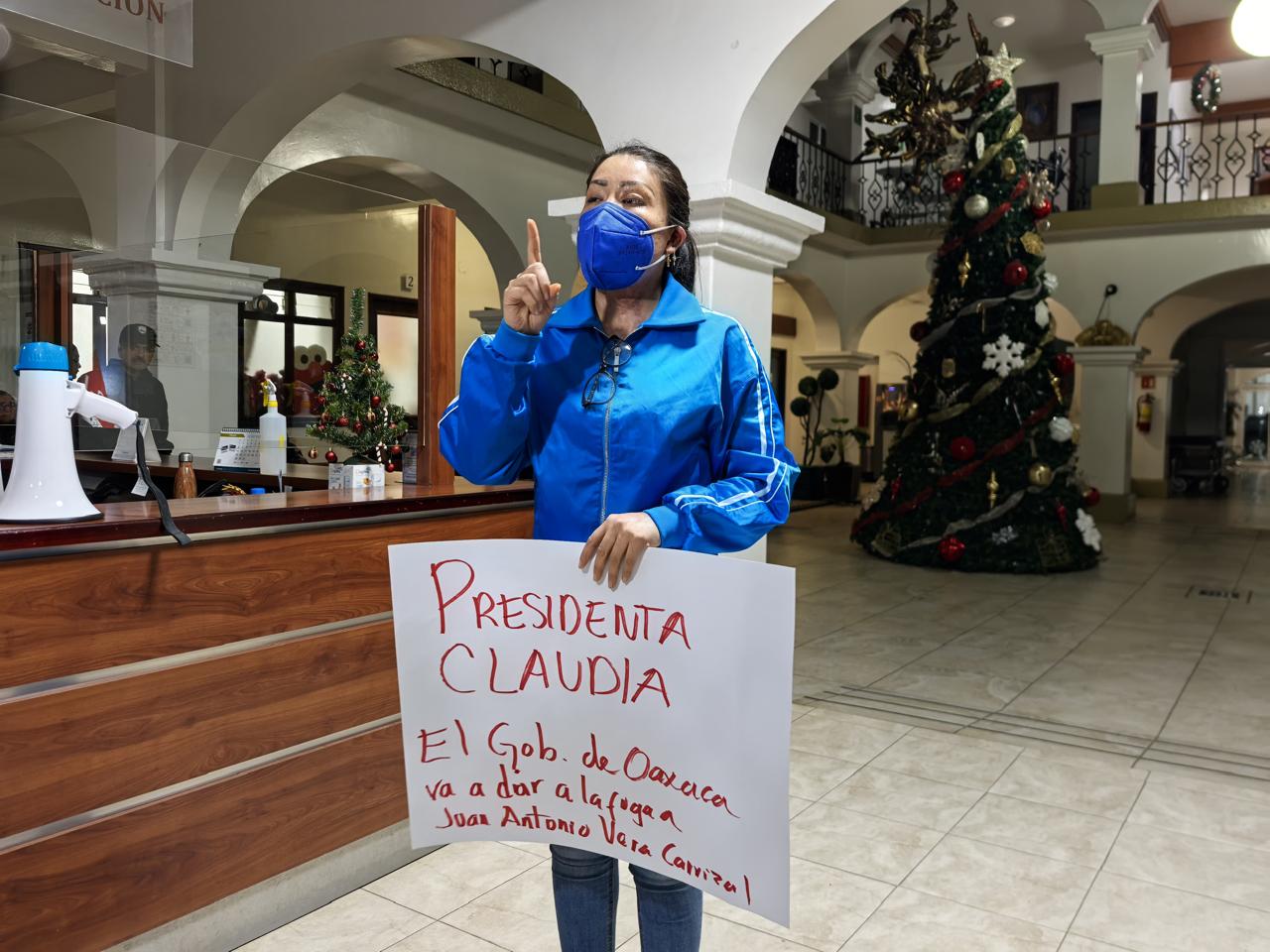 María Elena Ríos acusa que su agresor fue trasladado a un hospital de Oaxaca; teme que se dé a la fuga