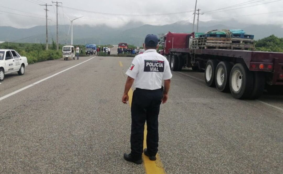 Cumplen pobladores 5 días de bloqueo carretero en el Istmo de Oaxaca; exigen ampliar drenaje. Foto: Ilustrativa