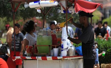 Migrantes cubanos sobreviven en México en la informalidad