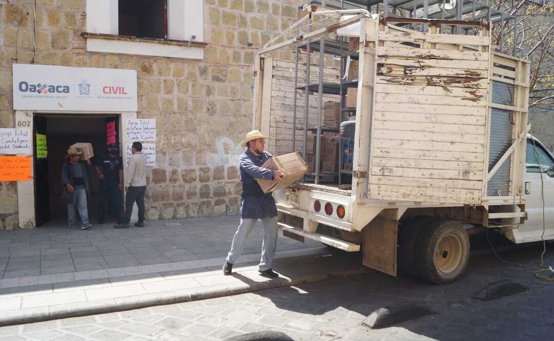 En un recorrido realizado por EL UNIVERSAL se constató que ya comenzó la mudanza del mobiliario y documentos, pues esta mañana comenzó el traslado en camionetas. Foto: Edwin Hernández