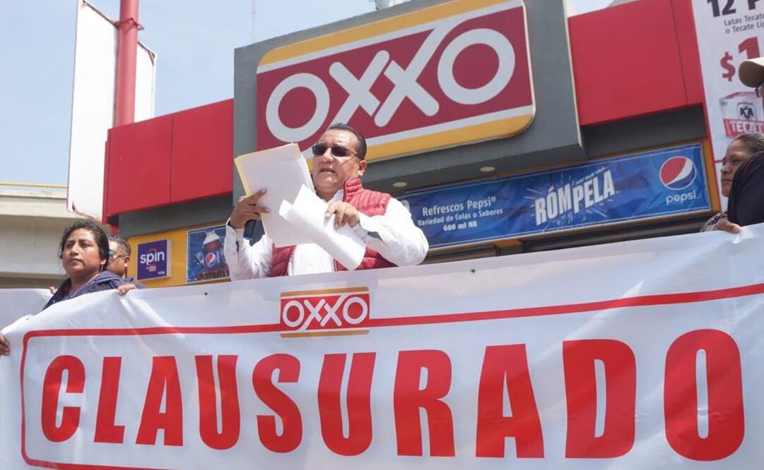 Con clausura simbólica de OXXO, protestan en Oaxaca por amparos contra leyes antichatarra y antidesechables. Foto: Edwin Hernández EL UNIVERSAL