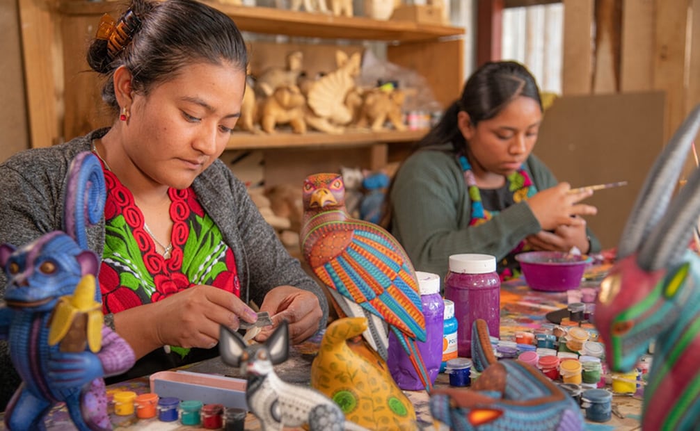 La elaboración de alebrijes en San Martín Tilcajete es un legado cultural de Oaxaca. Foto: Gobierno de Oaxaca.