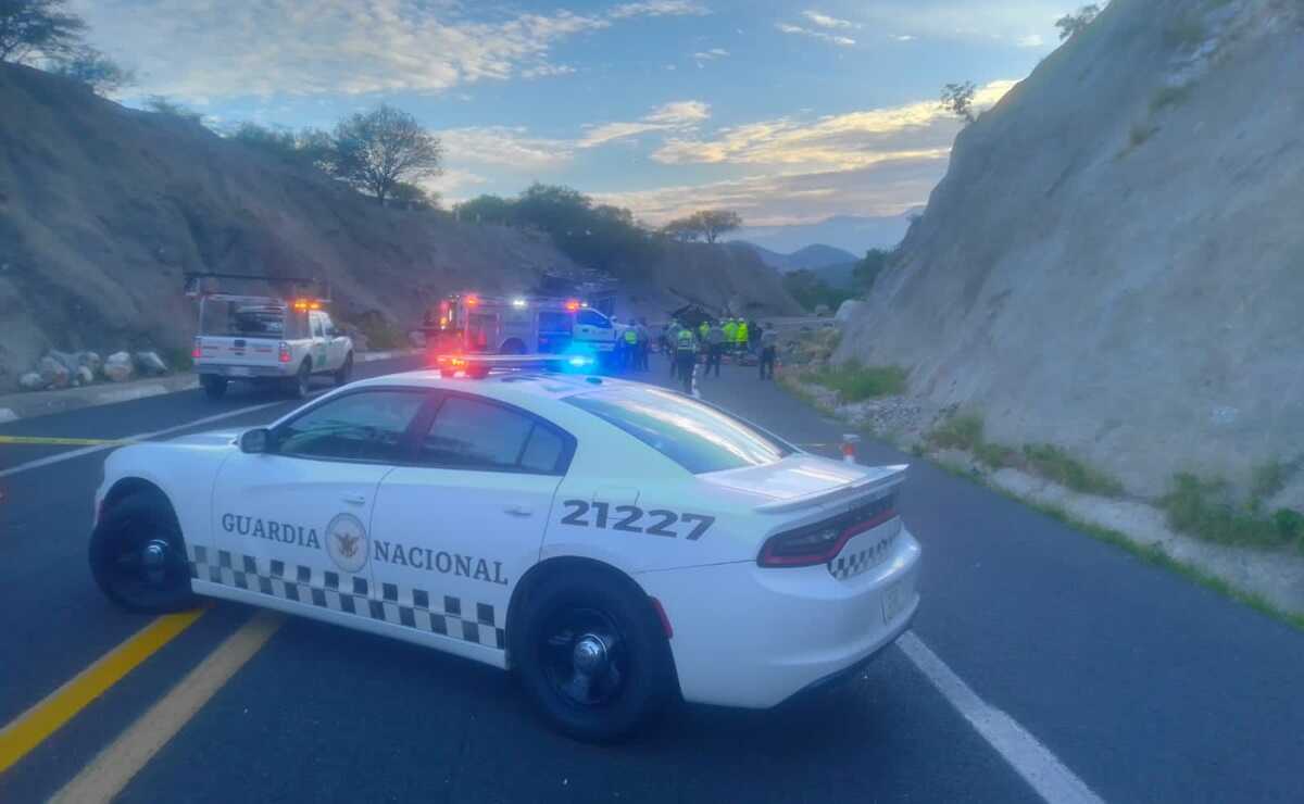 De Oaxaca, CDMX y Venezuela, las víctimas en accidente carretero; fijan en 16 cifra de fallecidos