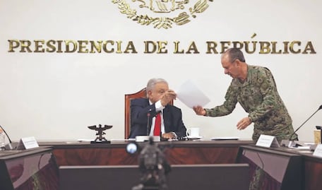 A Ojeda no lo hallan, pero sigue cobrando en la Marina; gana 150 mil al mes 