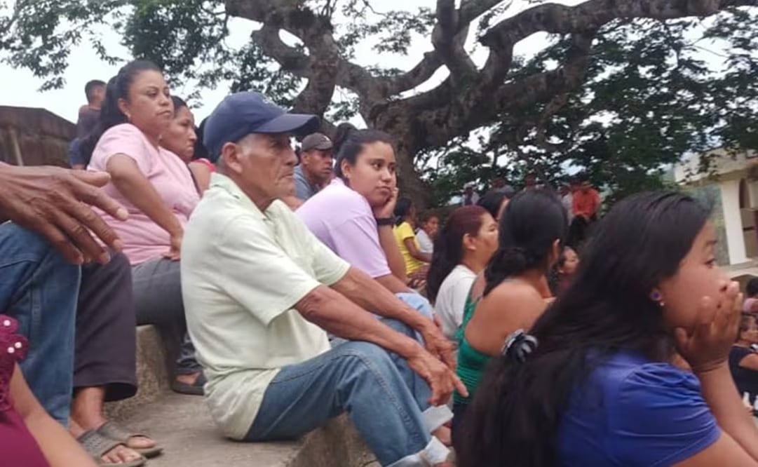 Habitantes de Platanillo, Oaxaca, denuncian bloqueo. Foto: Cortesía