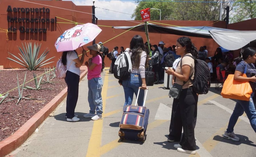 Maestros de la Sección 22 del SNTE vuelven a bloquear accesos al aeropuerto de Oaxaca