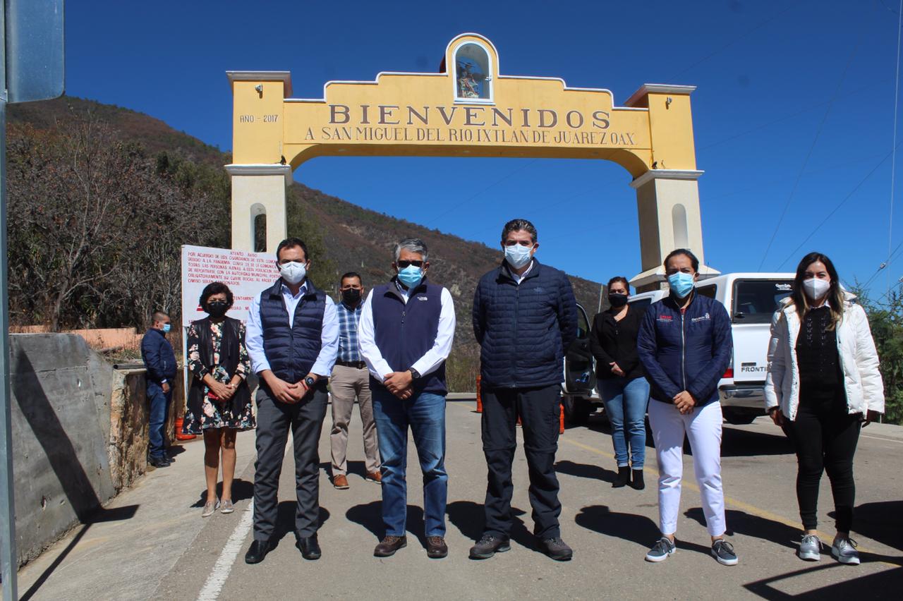 Inician programa piloto en la Sierra para que comunidades de Oaxaca supervisen recursos en Salud