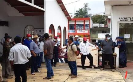 Agentes municipales de Matías Romero retienen a edil y funcionarios; se llevan con rumbo desconocido a 5