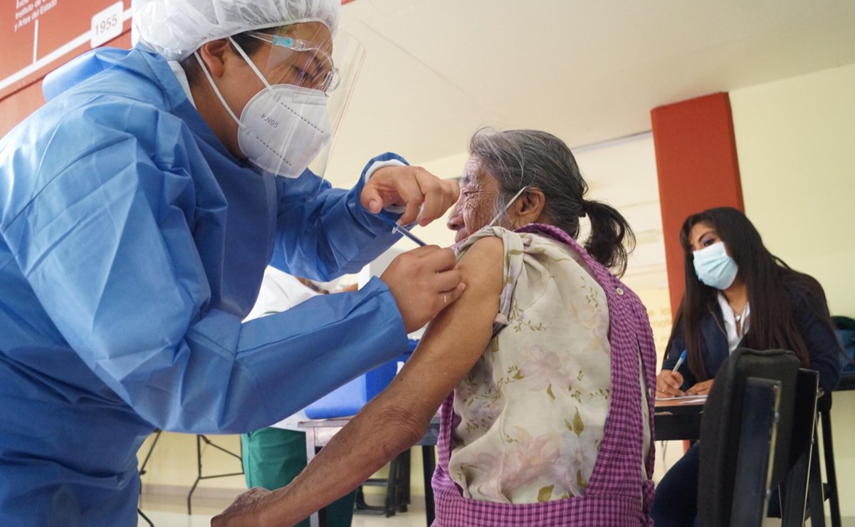 “La vacuna nos ayudará a quedarnos otro poquito”, dicen adultos mayores de Oaxaca