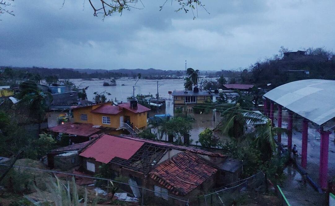Pide edil de Tonameca, Costa de Oaxaca, que AMLO y Murat visiten municipio y vean devastación tras Agatha. Foto: Especial
