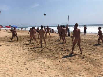 El nudismo como estilo de vida, se practica en pareja... y hasta en familia