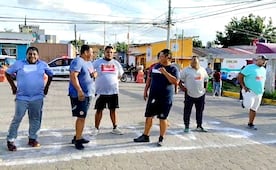 VIDEO: ¡Con mucho peso! Así fue la primera Carrera de Panzones en Villa de Etla, Oaxaca
