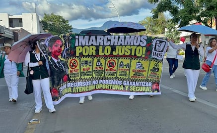 Marchan trabajadores del IMSS en Oaxaca; rechazan el aumento salarial y denuncian desabasto de medicamentos 