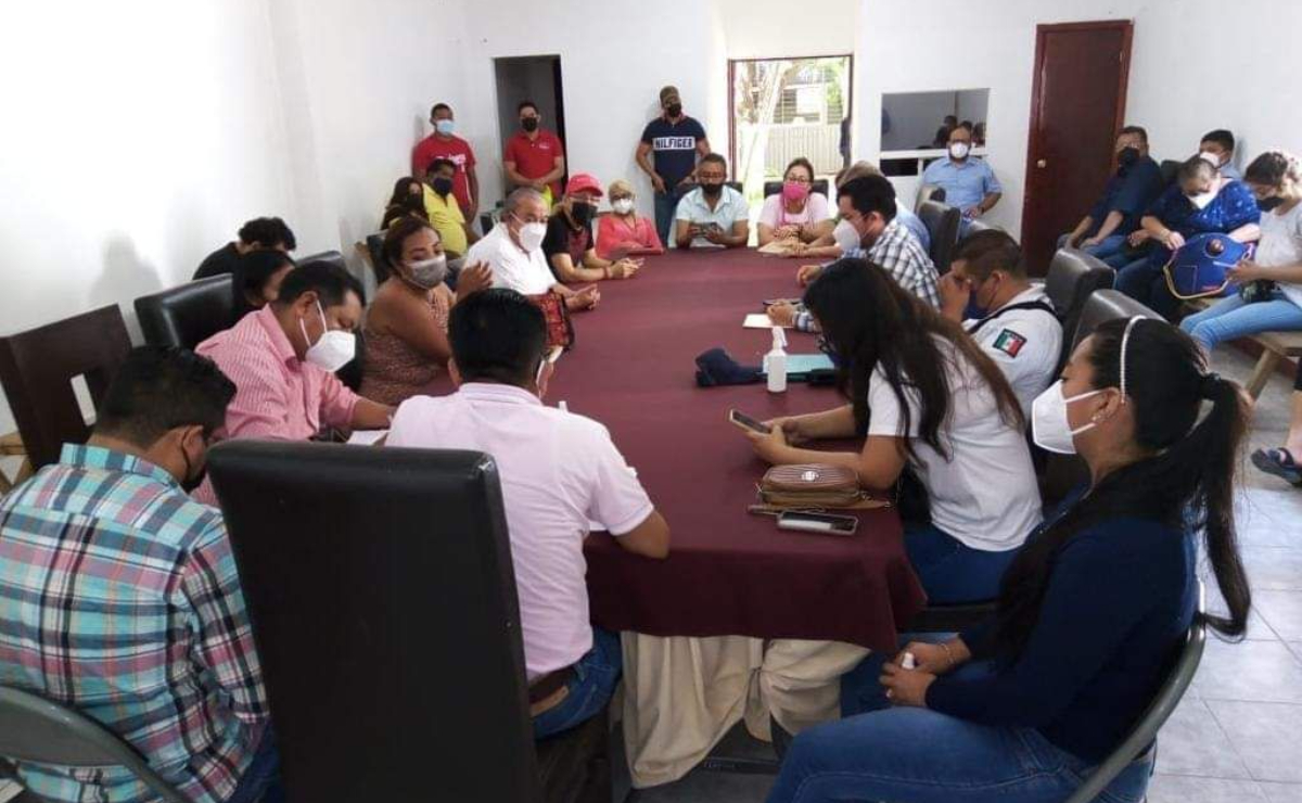 Buscan Cabildo y comerciantes de Juchitán opciones de reubicación ante obras federales en parques públicos
