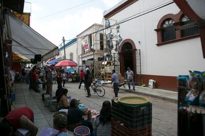 Develan en Tlaxiaco mural en reconocimiento a Yalitza Aparicio