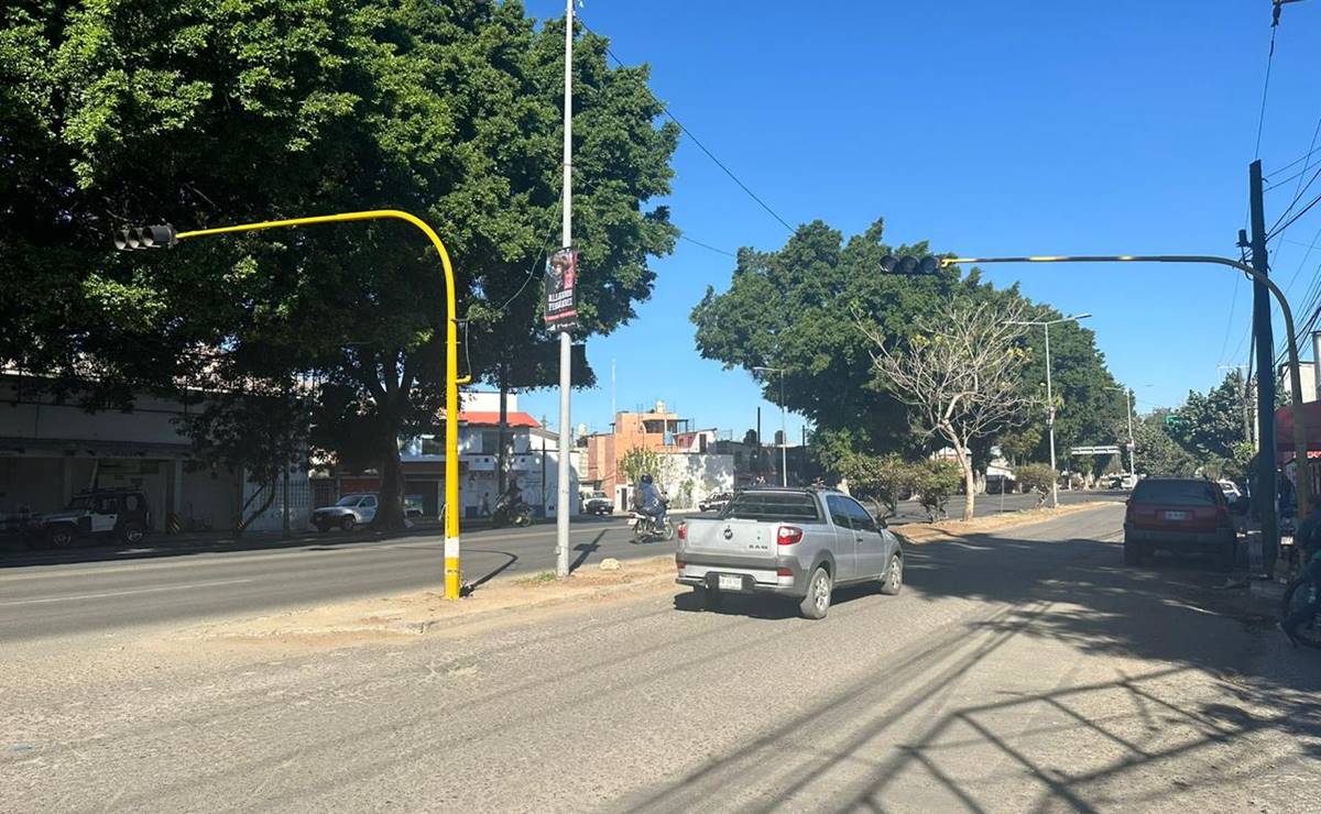 Duraron 7 meses: Ya no sirven semáforos de Símbolo Patrios, denuncian vecinos de Xoxo en Oaxaca