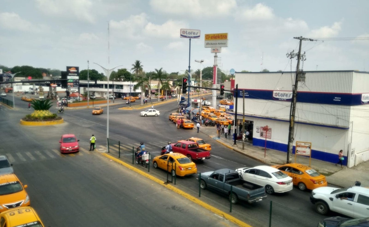 Paran labores 500 taxis de Tuxtepec; acusan a Semovi Oaxaca de permitir aumento de mototaxis