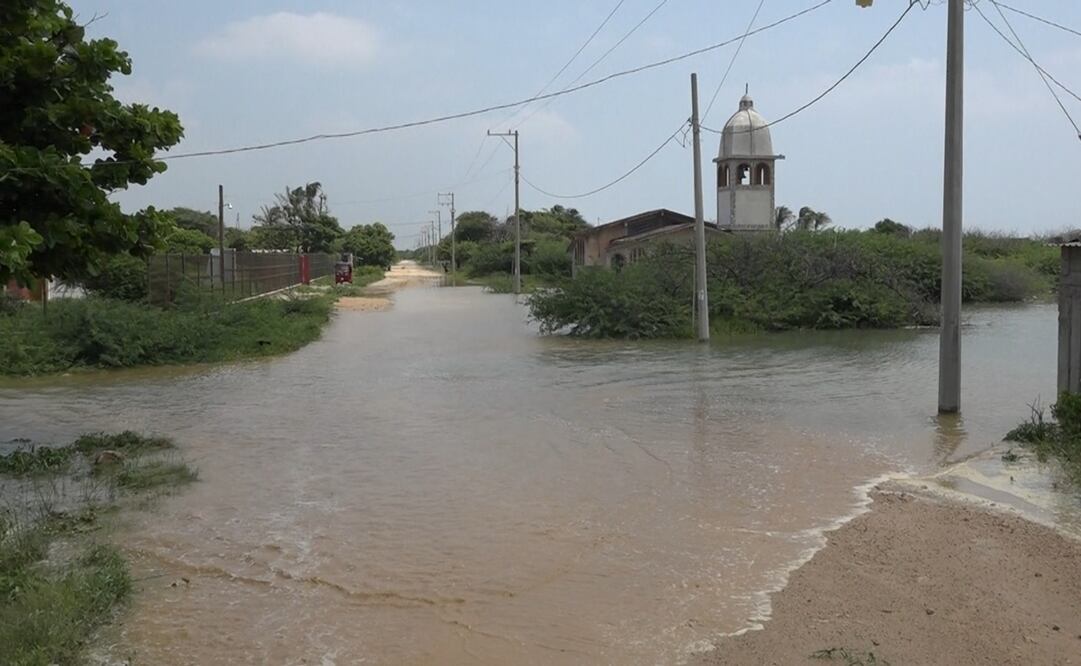 Inundación afecta al menos a 800 viviendas en San Mateo del Mar, Oaxaca. Foto: Especial