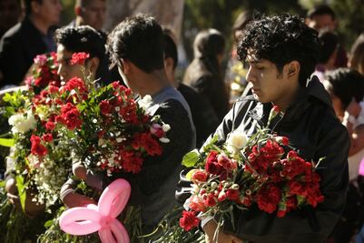 Viernes del Llano; una flor también para los hombres