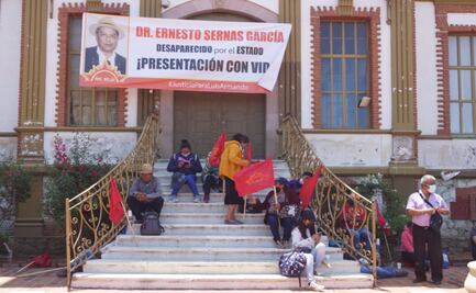 Sol Rojo toma oficinas de la Fiscalía de Oaxaca, a 3 años de desaparición de Ernesto Sernas