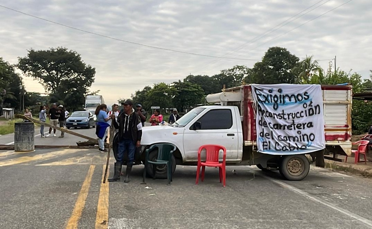 Bloqueo carretero de pobladores de Nuevo Ubero, en el Istmo de Oaxaca. Foto: Especial