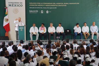 AMLO llama a resistirse al dinero y al poder