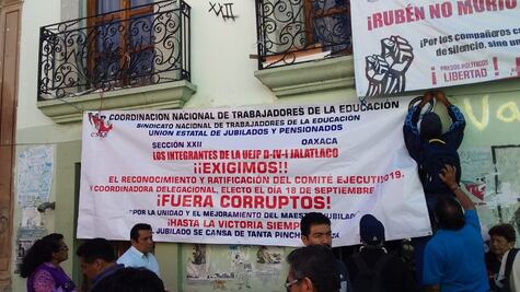 Protestan en edificio histórico de la Sección 22; exigen cumplir demandas