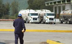 Cumple 24 horas la toma de la planta de almacenamiento de Pemex por profesores de la Sección 22