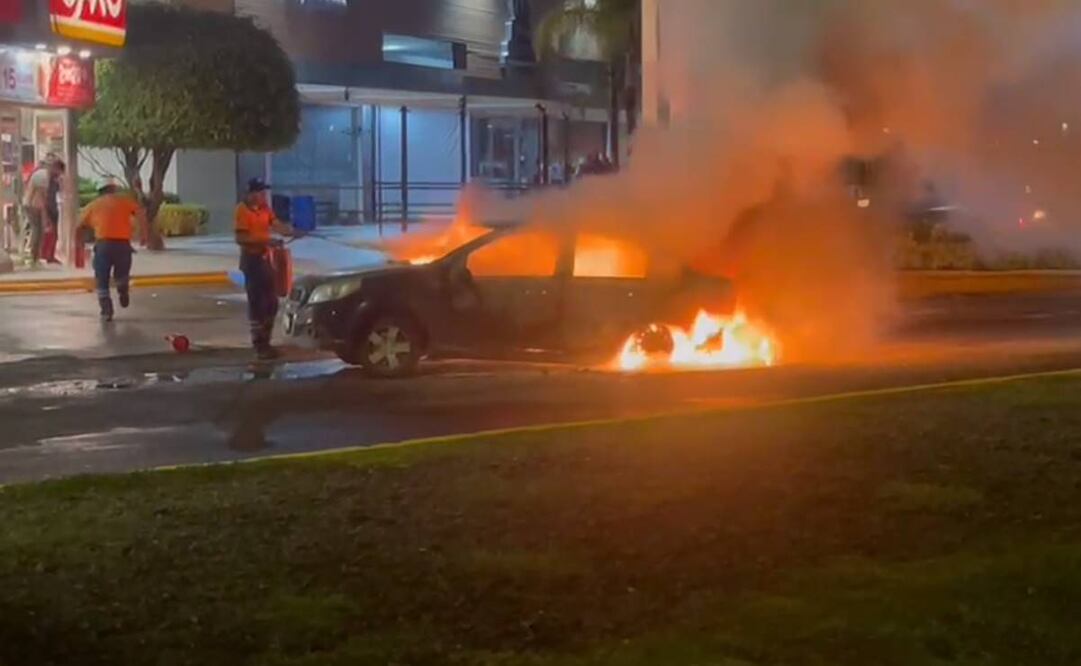 VIDEOS. Así se vivió el incendio de autos y comercios en municipios de Guanajuato. Foto: Captura de video