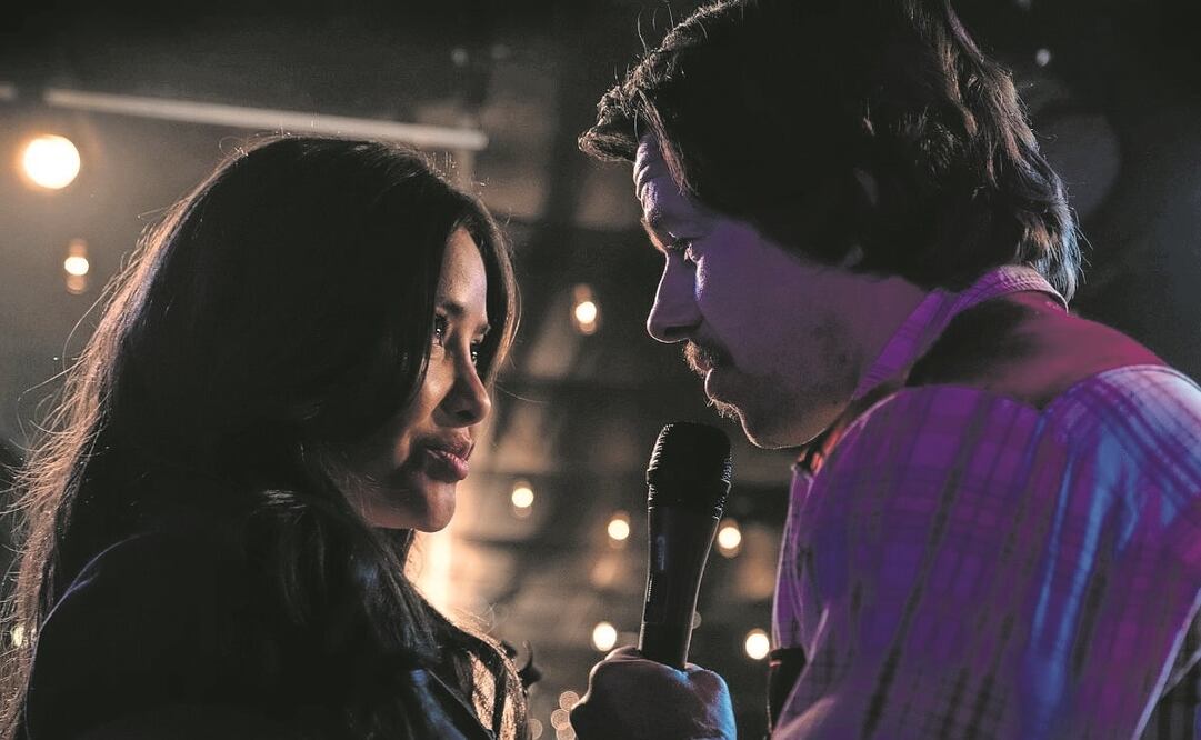 La mexicana interpreta a una maestra católica y él a un exboxeador que se enamora de ella. Foto: SONY PICTURES