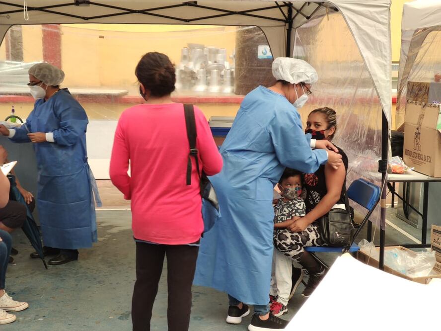 ¡Por fin! 11 y 12 de agosto vacunan a personas más de 30 años en la ciudad de Oaxaca. Foto: Mario Arturo Martínez