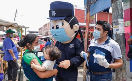 Con botargas de policías, combaten la pandemia de Covid-19 en el Istmo
