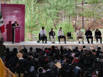 Agradece Murat compromiso de AMLO con 300 obras carreteras en Oaxaca