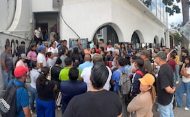 A cuatro horas de sus comunidades, protestan por asignación de bachilleratos en Oaxaca  